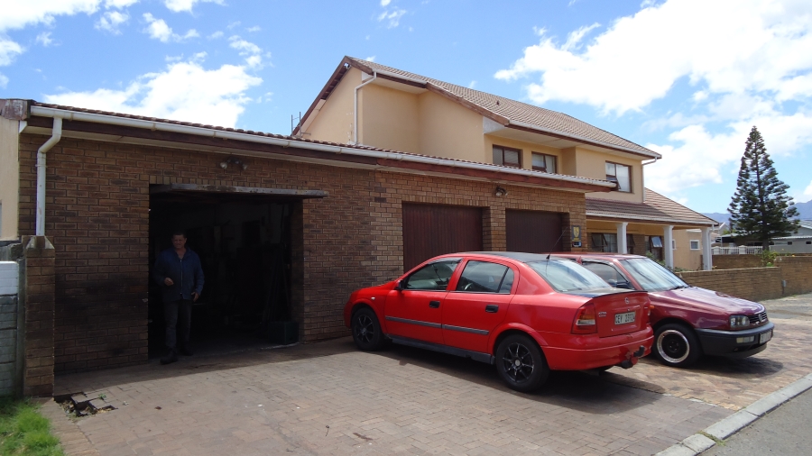 3 Bedroom Property for Sale in Gustrouw Western Cape